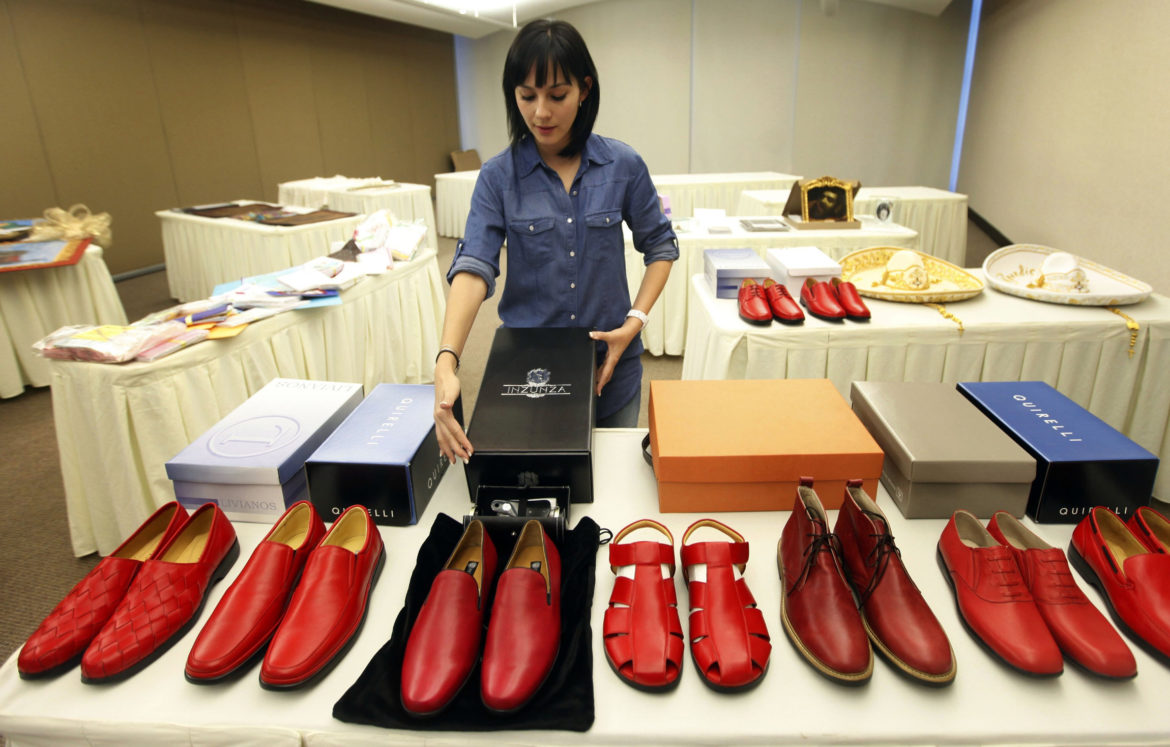 Why do popes wear red shoes pope web vatican 2023